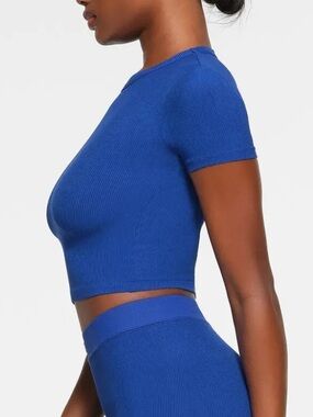 SKIMS Soft Lounge Cropped T-Shirt in Cobalt
